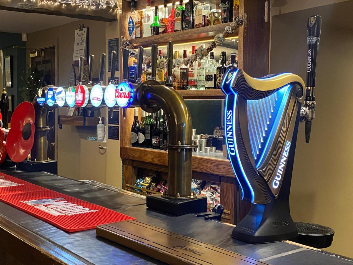 The Butchers Arms - Grill Pub And Accommodation 머티르티드필 외부 사진